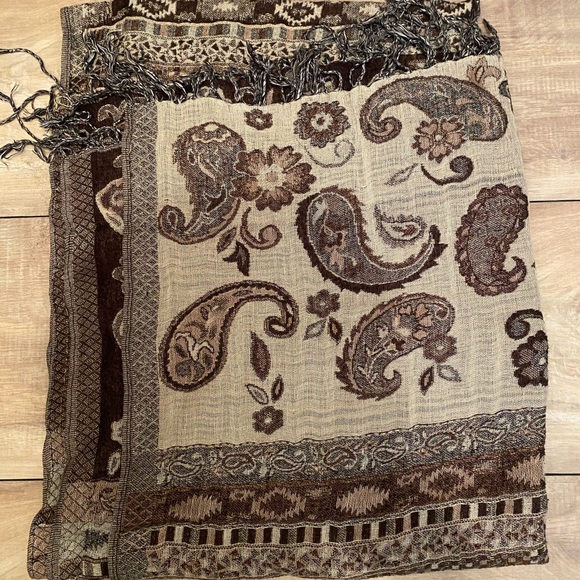 Scarf - Picture 1 of 2